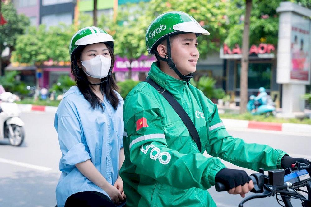 For more convenience, you can choose to request rides from ride-hailing apps to go to the Book Street